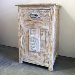 Comodino stile industrial decapato